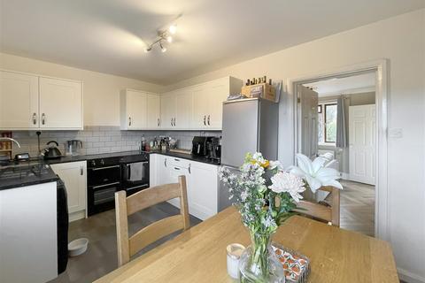 undefined, Bibsworth Avenue, Broadway