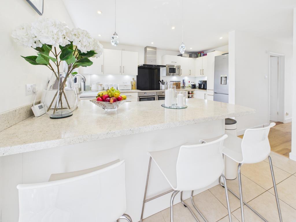 Modern 3 Bedroom Detached Bungalow To Rent