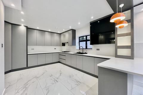undefined, Elmsworth Avenue, Hounslow TW3