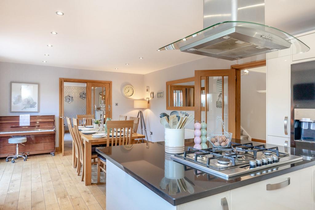 Kitchen / dining room