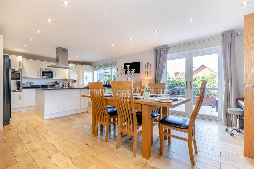 Kitchen / dining room