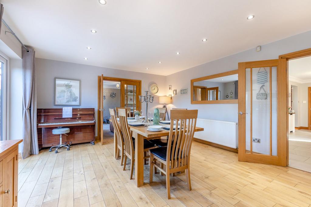 Kitchen / dining room