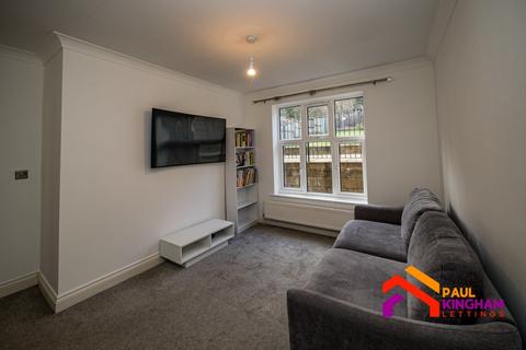 3 bedroom semi-detached house to rent, Underwood Road, High Wycombe HP13