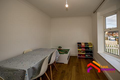 3 bedroom semi-detached house to rent, Underwood Road, High Wycombe HP13