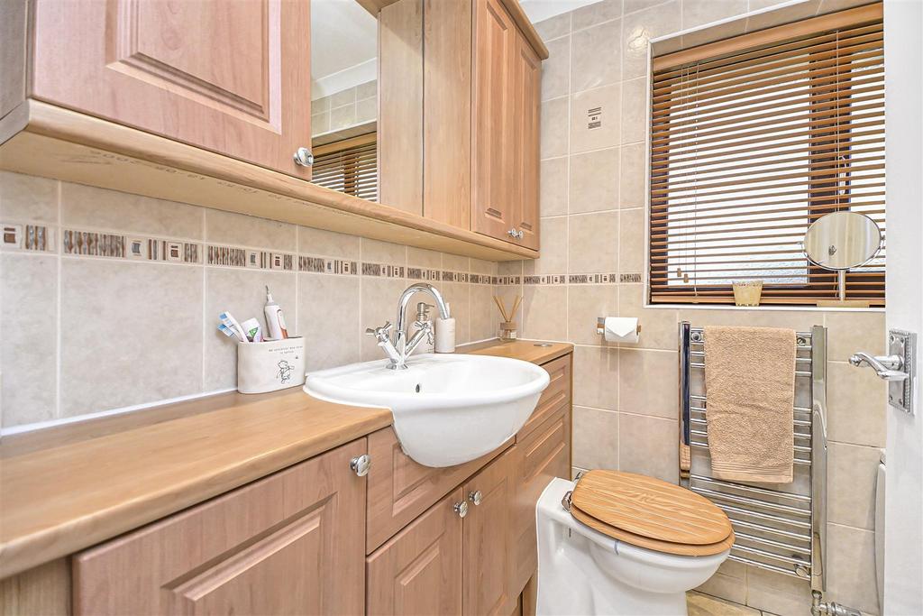 4 Townson Drive Bathroom (1).JPG