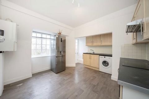 undefined, Fortis Green, London N10