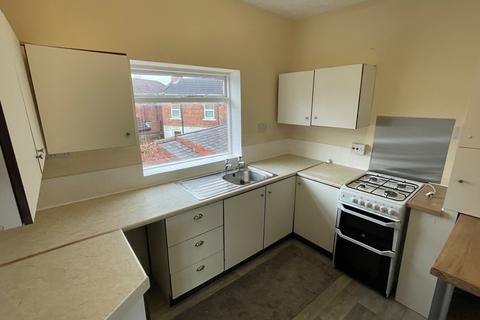 2 bedroom flat to rent - AMBLECOTE - King William Street