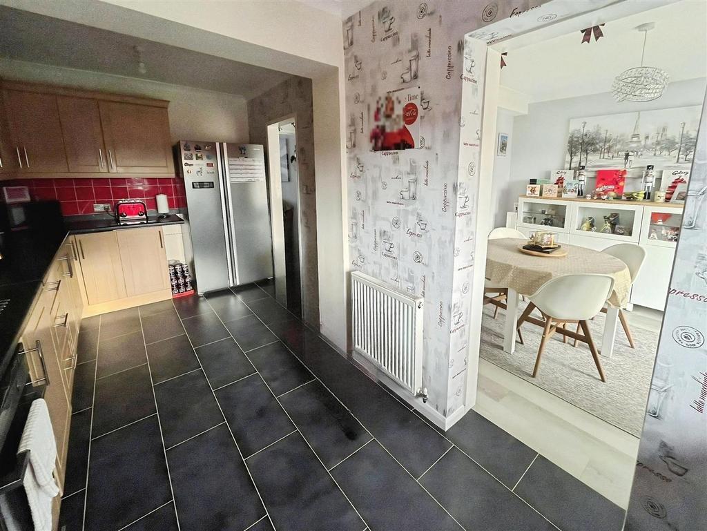 Kitchen 2.jpg