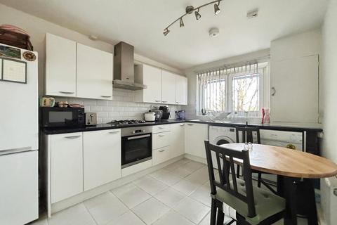 Ivy Road, London E16
