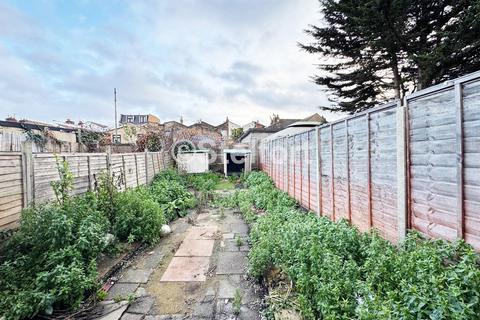 4 bedroom terraced house to rent, Janson Road, London, E15