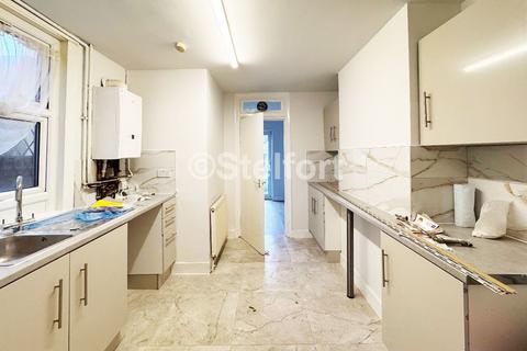 4 bedroom terraced house to rent, Janson Road, London, E15