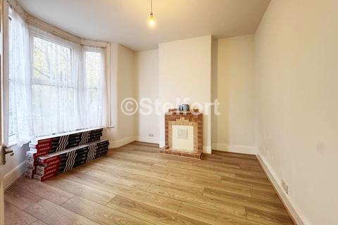 4 bedroom terraced house to rent, Janson Road, London, E15