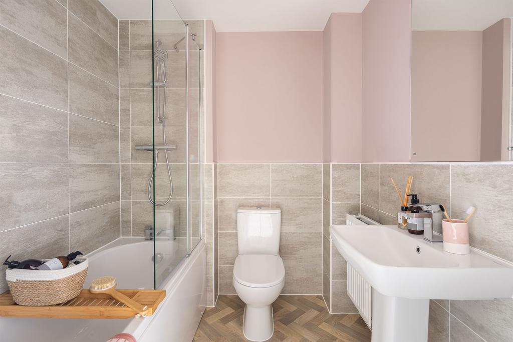 Family bathroom in the Denford 2 bedroom home