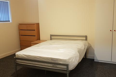 7 bedroom flat to rent, Davenport Avenue M20