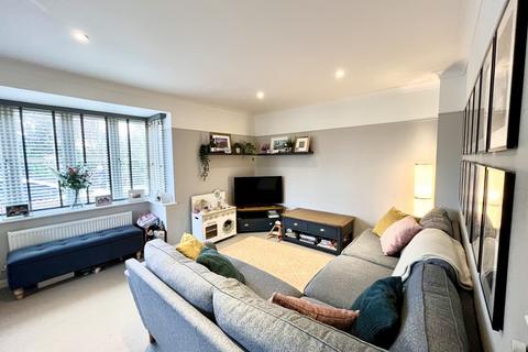 4 bedroom detached house for sale, George Parish Road, Banbury OX16