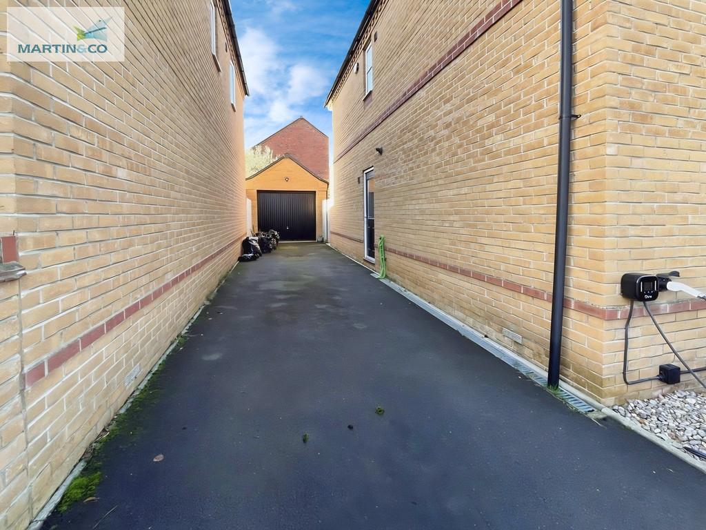 4040ae4d-George 20 Parish 20driveway