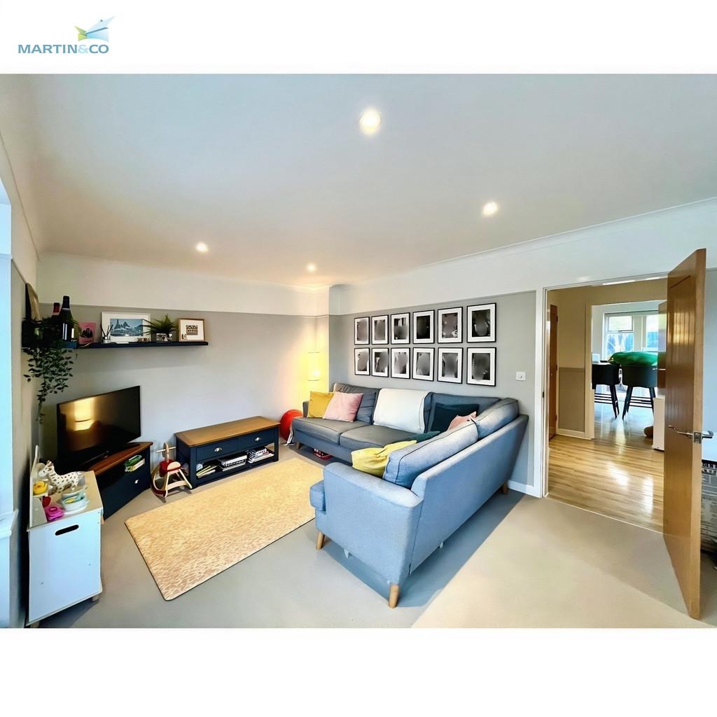 E70b6a37-George 20 Parish 20living 20room 204