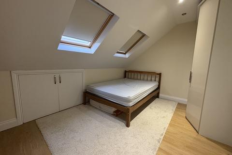 undefined, Princes Avenue, London N13