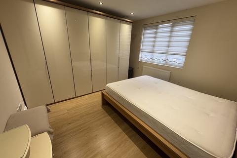 undefined, Princes Avenue, London N13