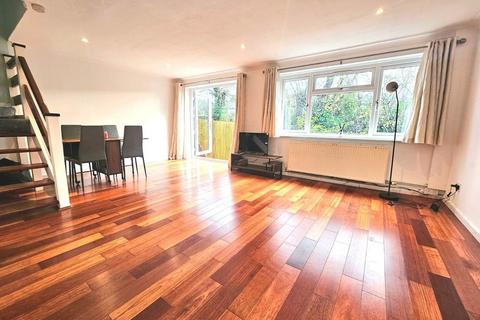 undefined, Knoll Crescent, Northwood