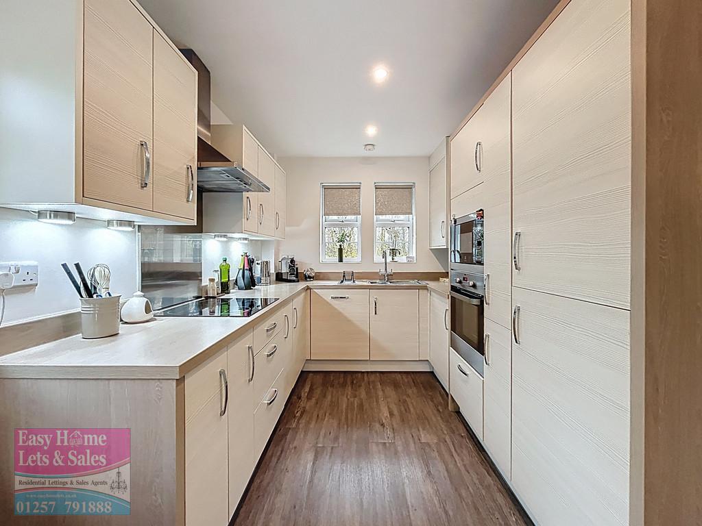 Fitted Kitchen With Built In Appliances