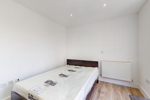 Studio to rent, Kilburn High Road