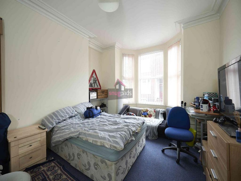 Bright double bedroom with a bay window floodin...