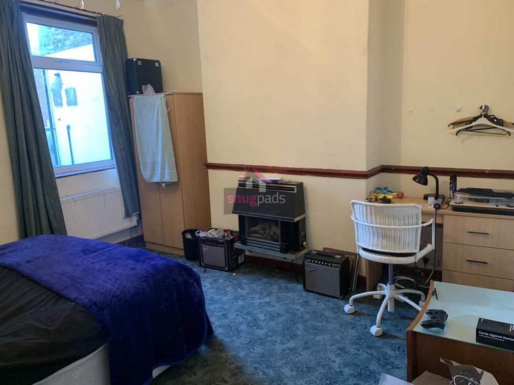 Well-kept furnished bedroom with a comfortable ...