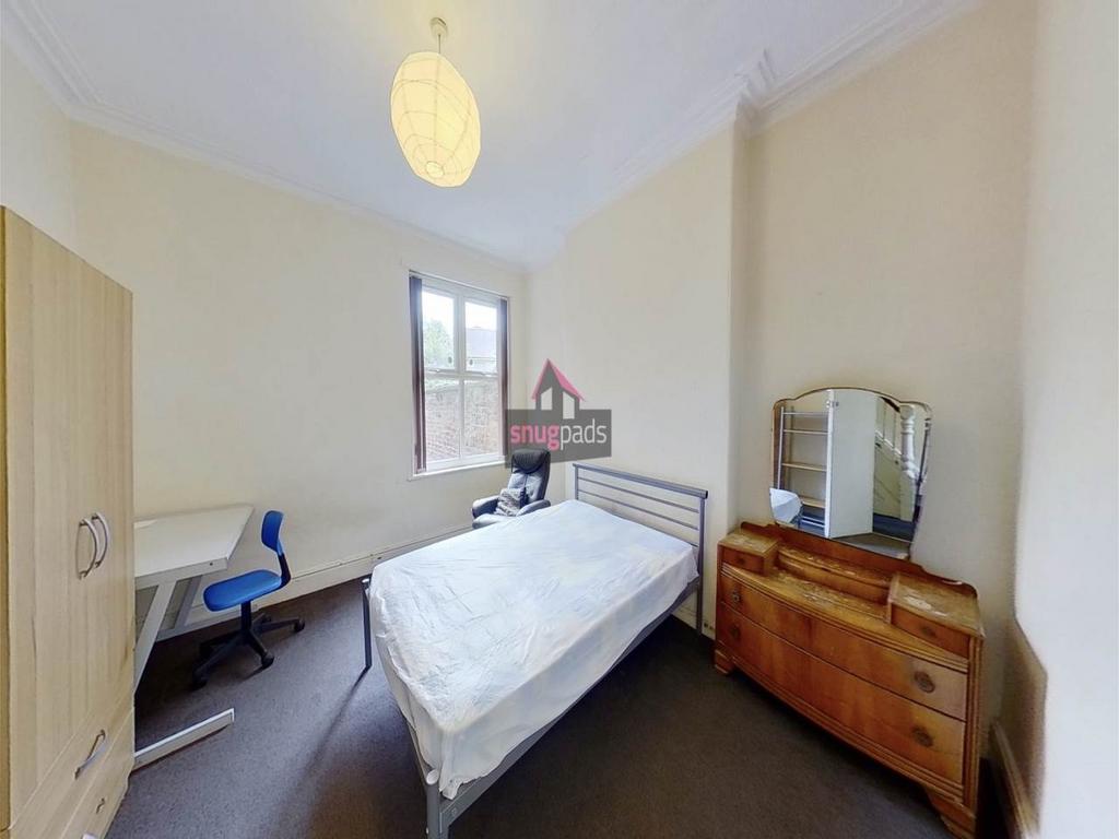Bright, simply furnished double bedroom with a ...