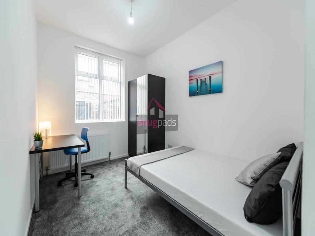 Bright, simply furnished double bedroom with a ...
