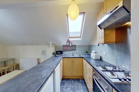 3 bedroom flat to rent, Carlton Road, Salford M6