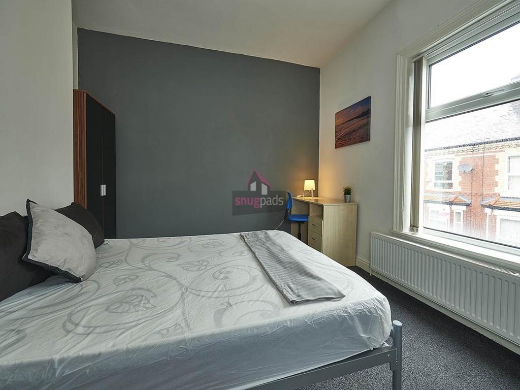 Bright, modern double bedroom with a comfortabl...