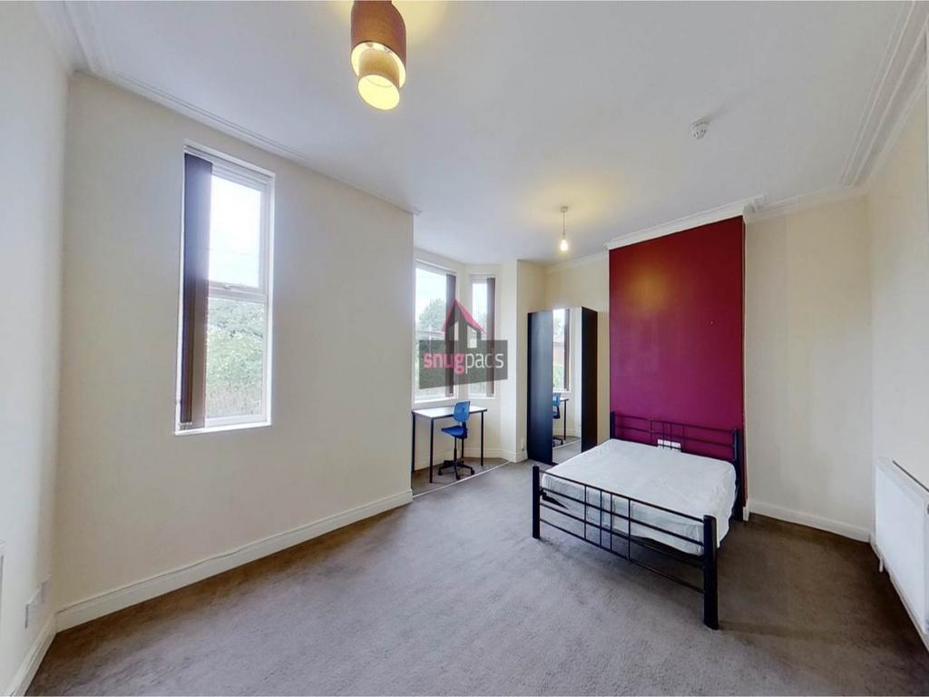 Bright, well-presented bedroom with high ceilin...