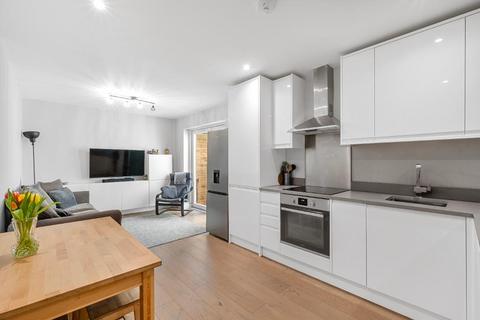 2 bedroom apartment for sale, Longmans Mews, Raynes Park, London, SW20 8DH