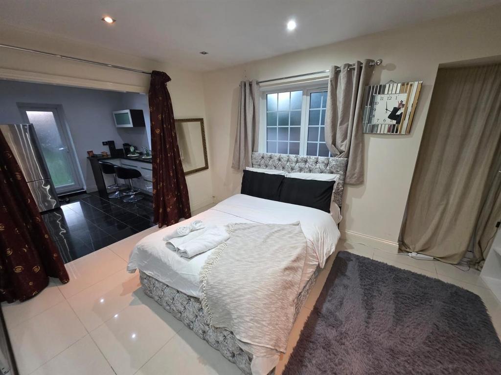 Bedroom .jpeg