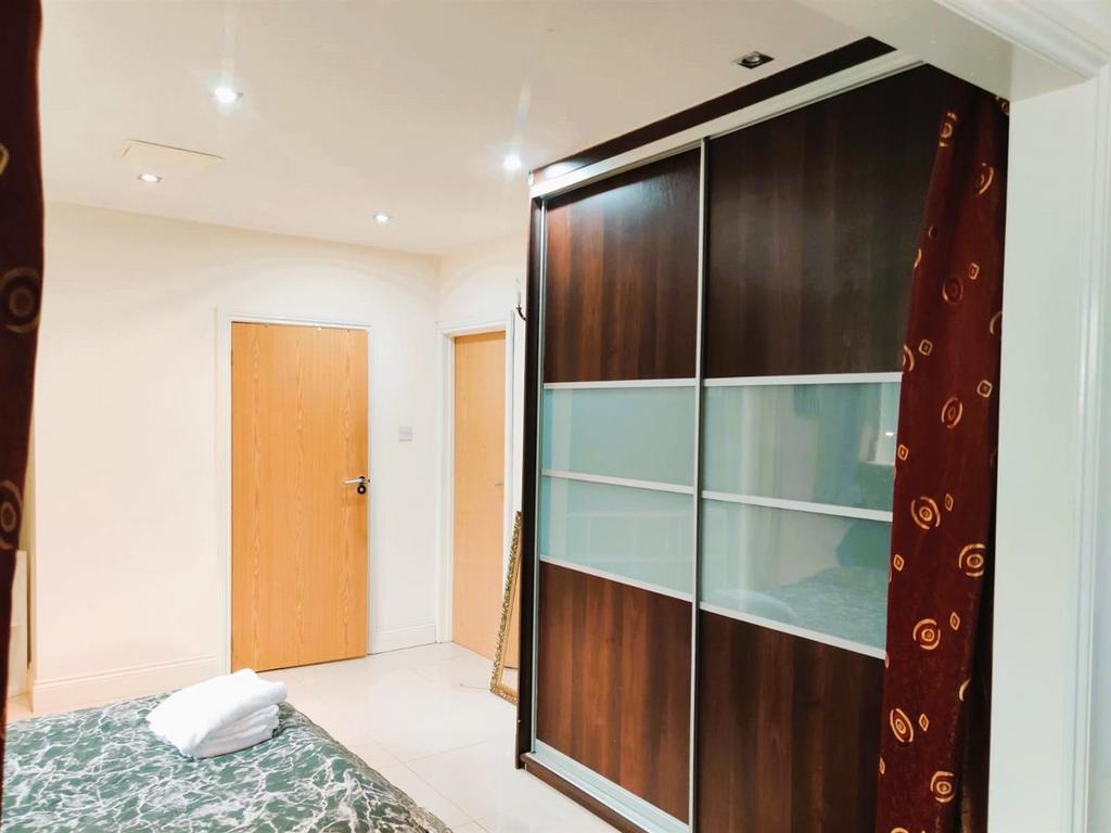 Large Wardrob .jpeg