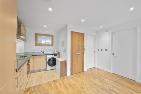 2 bedroom flat to rent, Fusion Court, SW15