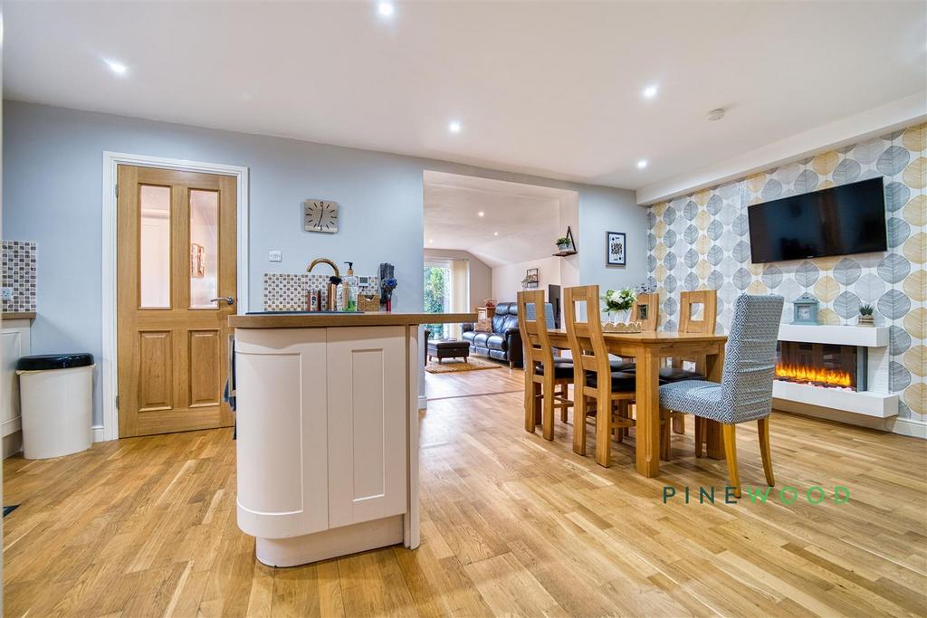 Kitchen / dining room