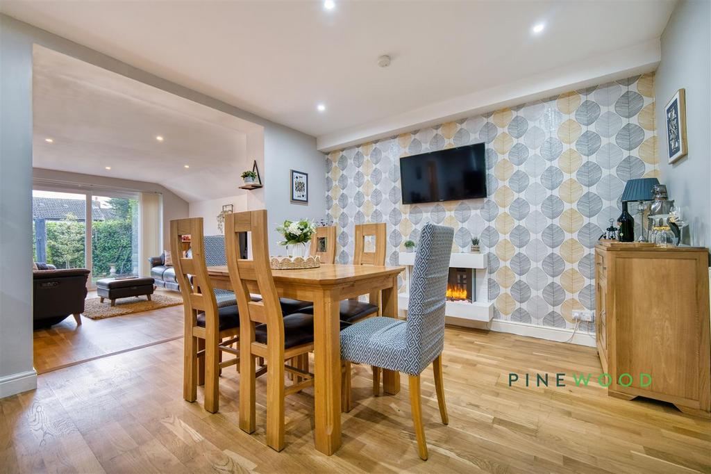 Kitchen / dining room
