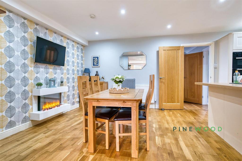 Kitchen / dining room