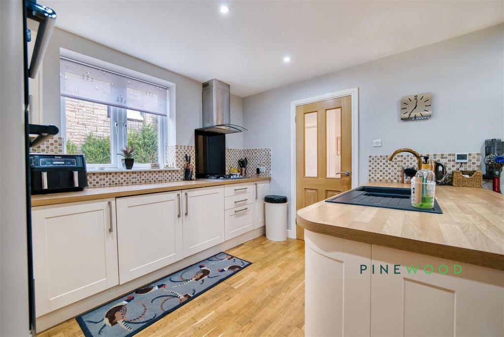 Kitchen / dining room