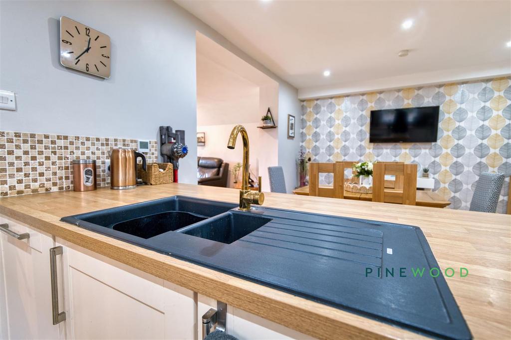 Kitchen / dining room