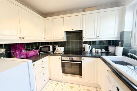 undefined, Salisbury Close, Alton GU34