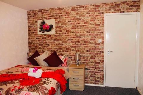 1 bedroom in a house share to rent, Convent Road, Ashford, TW15 2HN