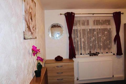 1 bedroom in a house share to rent, Convent Road, Ashford, TW15 2HN