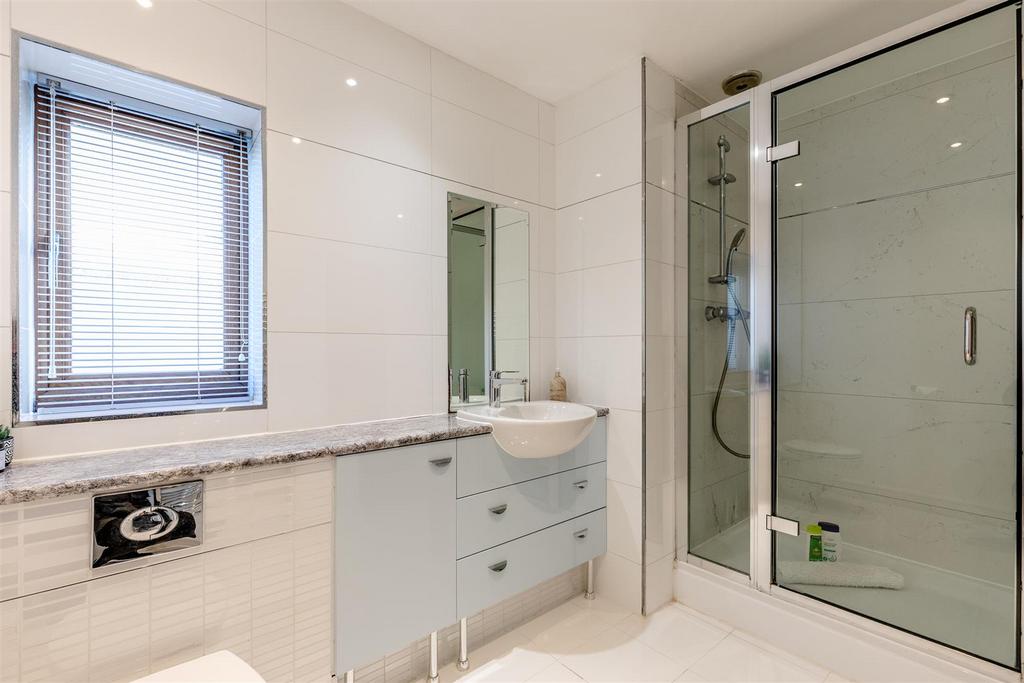 Church Road, Frampton Cotterell En Suite.jpg