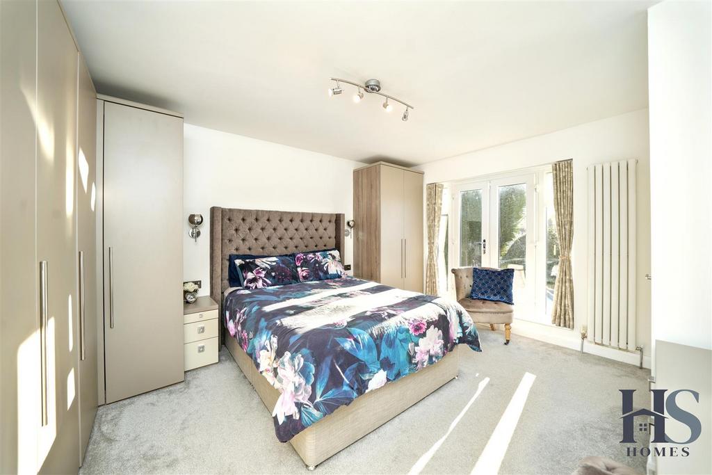 Bed1.jpg