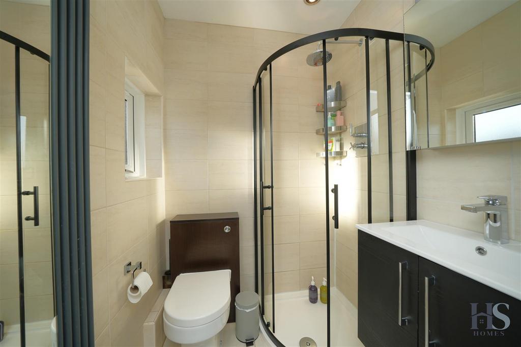 Bathroom3.jpg