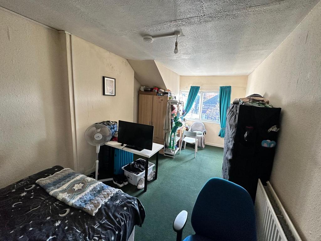 A spacious and well-lit double bedroom featurin...