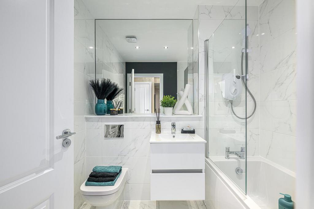 G400188 Central Square Stirling Bathroom.jpg